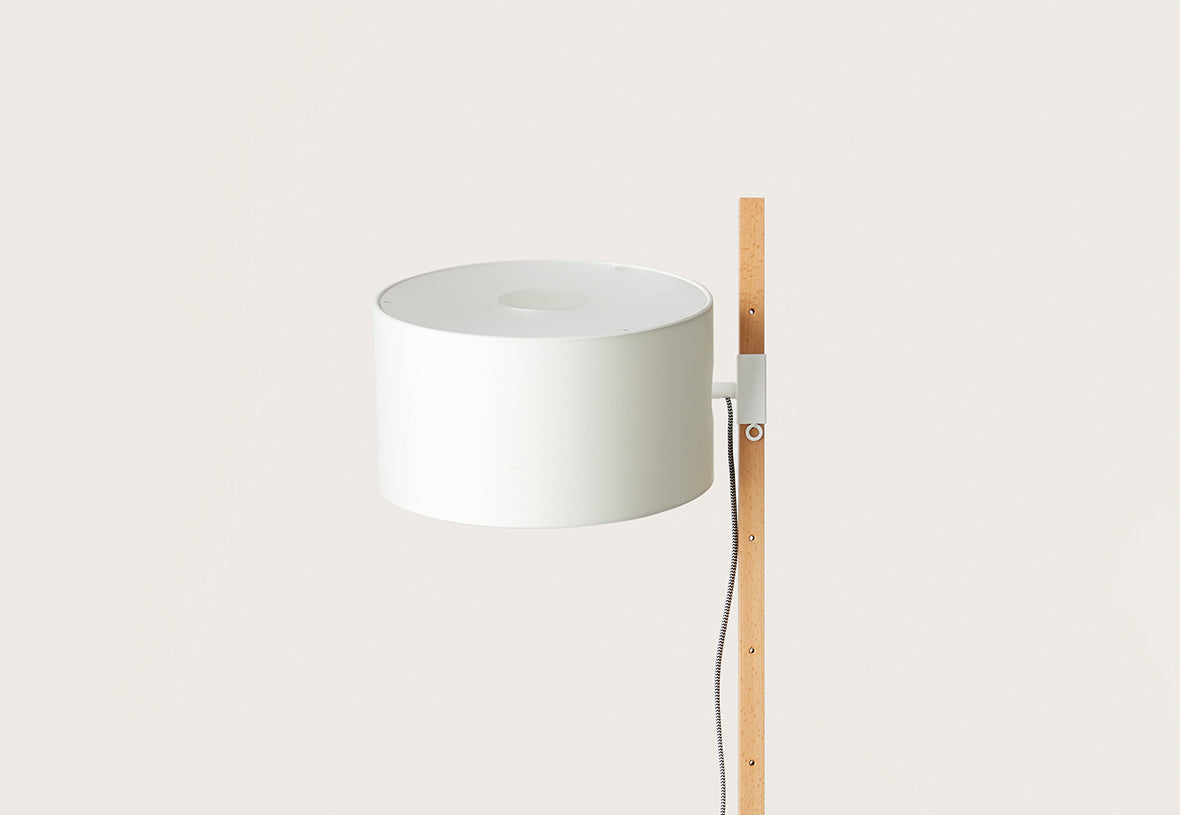 Riu Floor Lamp, image: Aromas