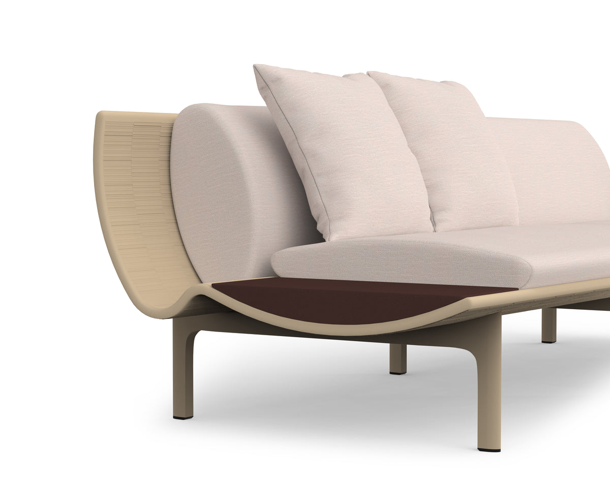 Decorative cushions 50 x 50 on the Dunne sofa, image: Gandia Blasco
