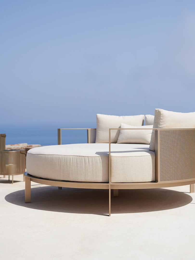 Gandia Blasco Solanas Round Chill Bed