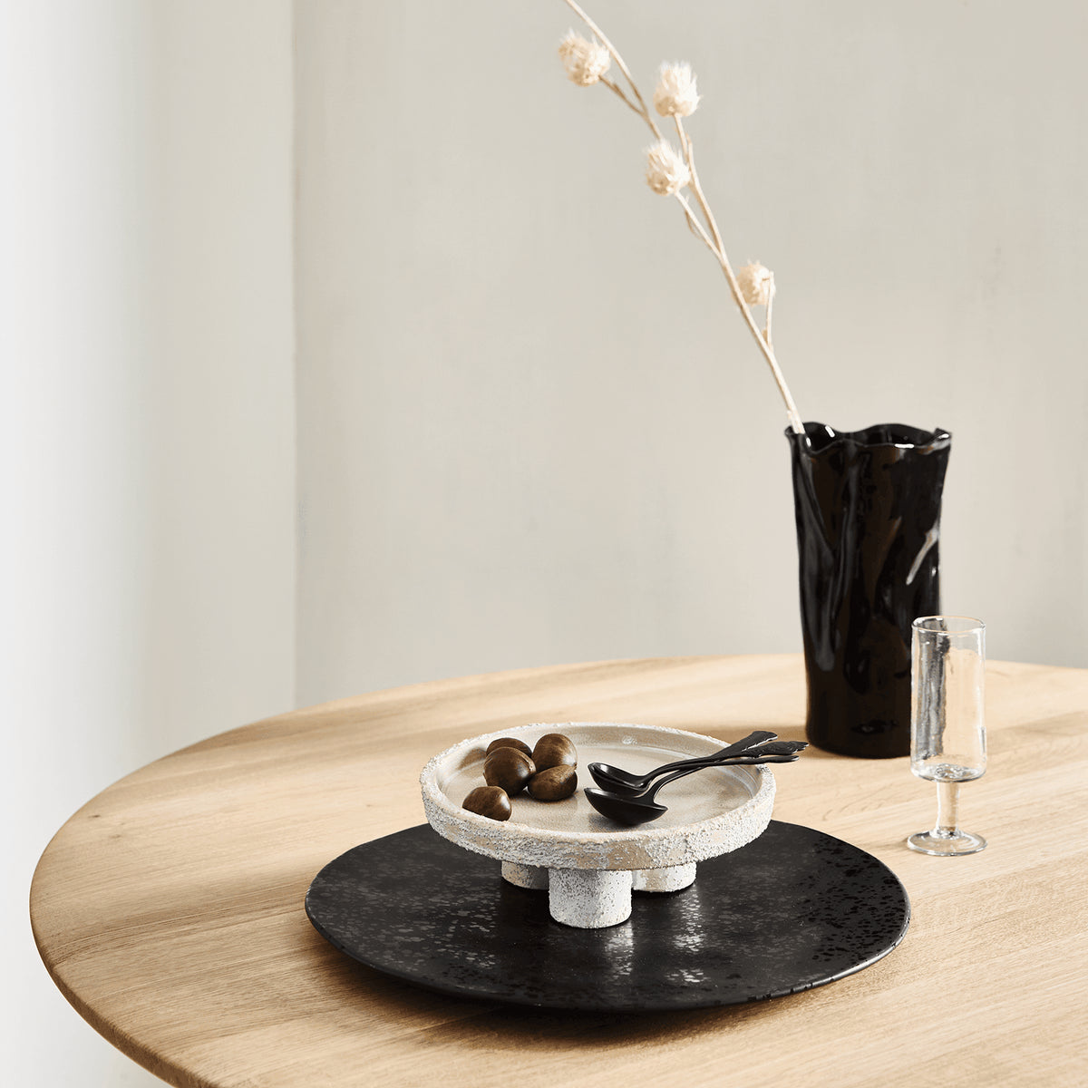 Serving plate black, Ø38 cm