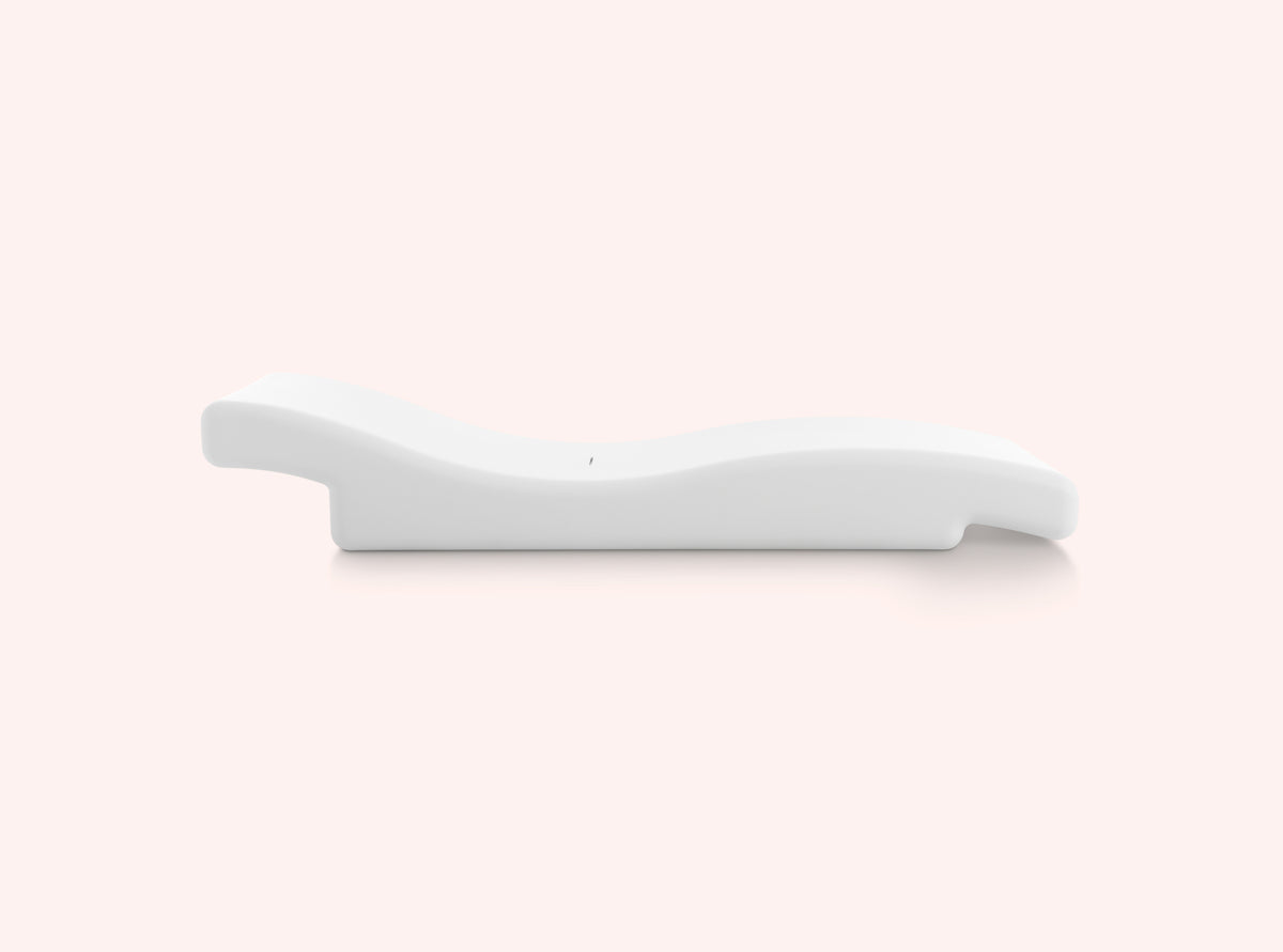 Diabla 356 chaise lounge in white, side view