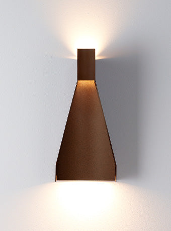 Standley Wall Lamp - corten powdercoat | Photo: Rakumba