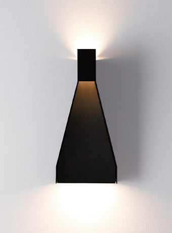 Standley Wall Lamp - black | Photo: Rakumba