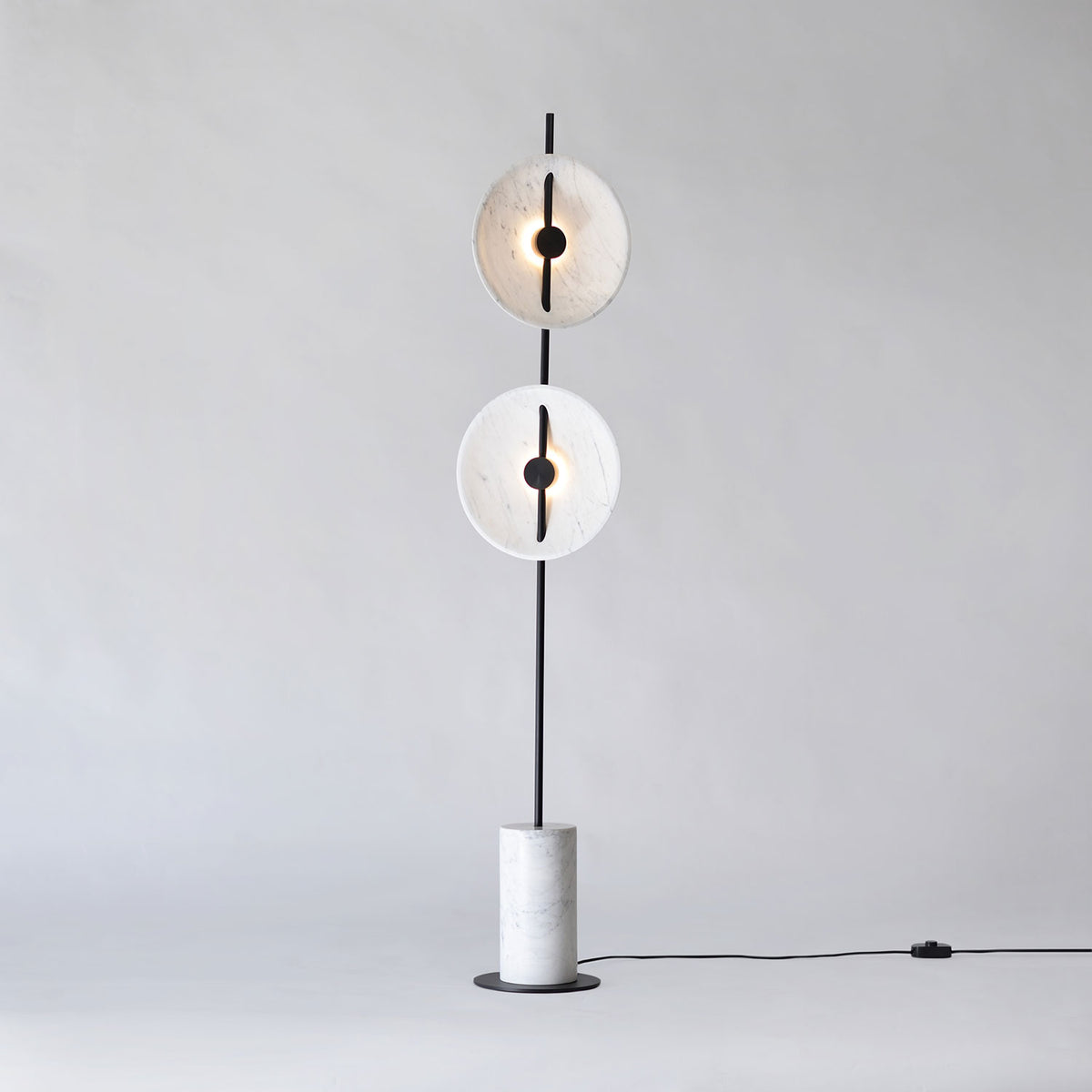 MITO Floor Lamp Double - white marble | Photo: Rakumba