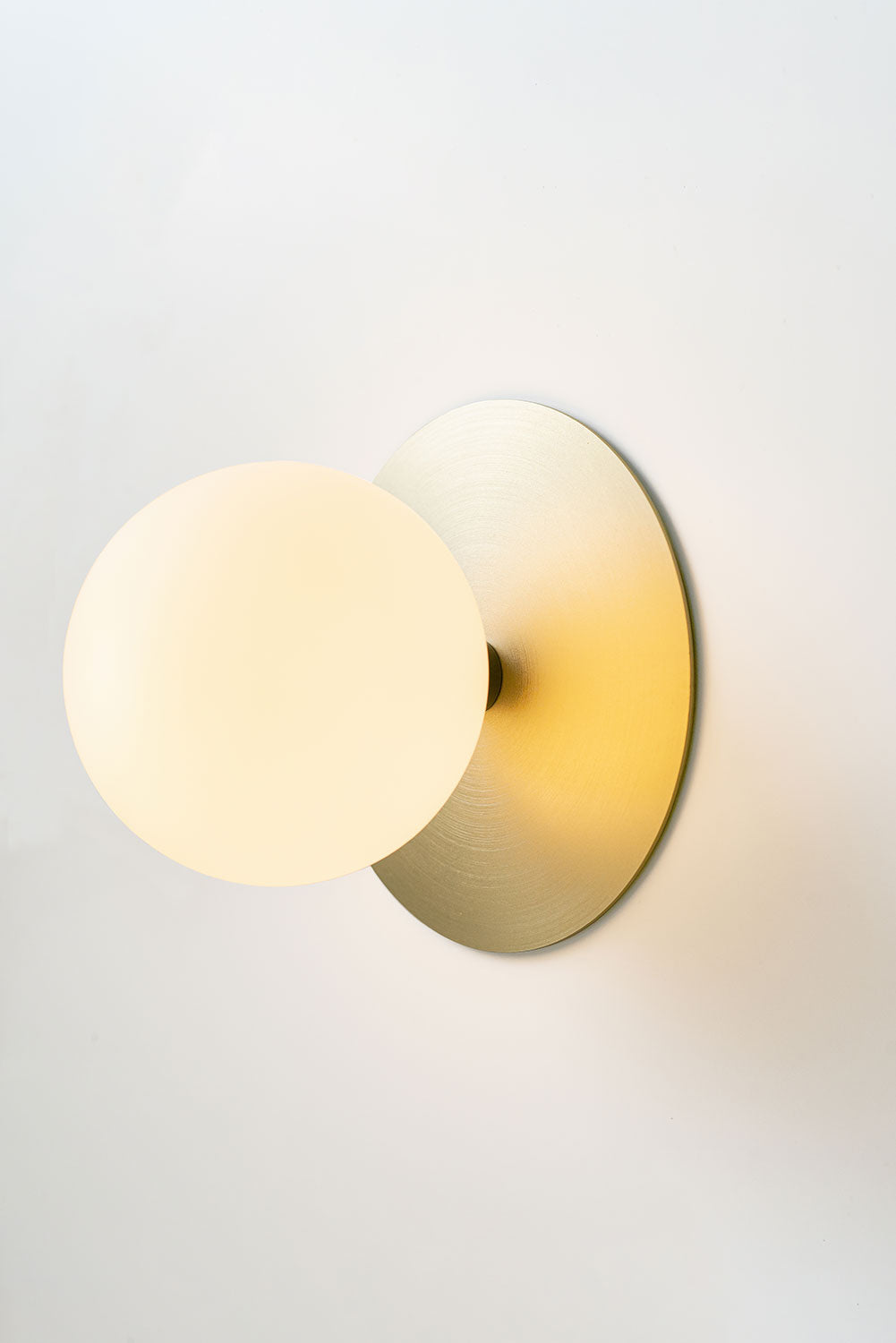 TYPOGRAPHY VELA Globe 110 - wall | Photo: Rakumba