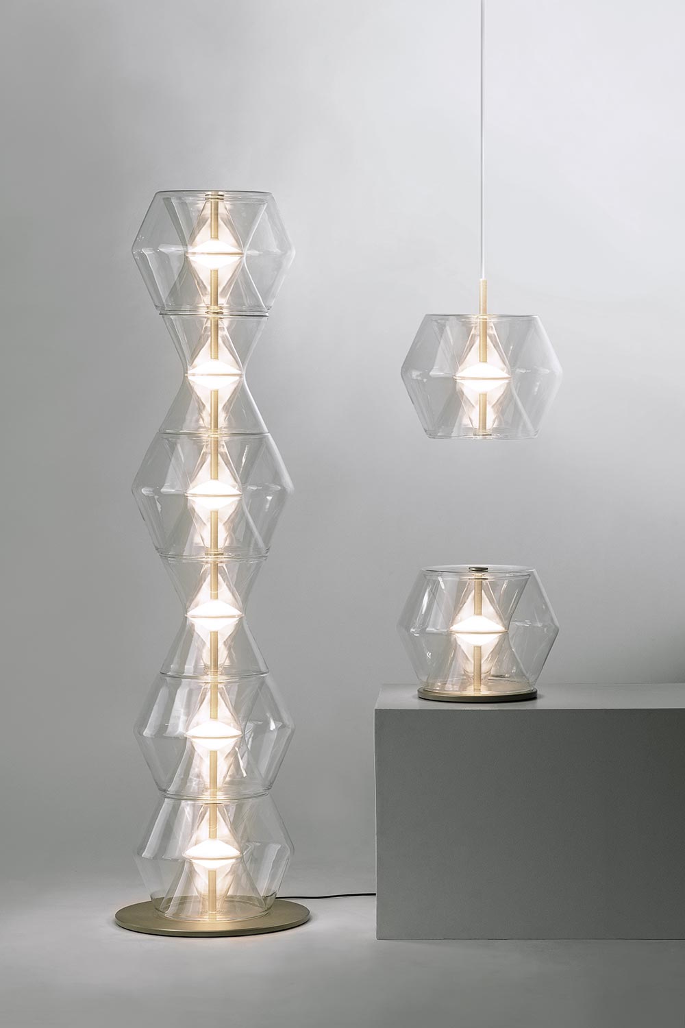 ARGYLE Floor Lamp with Pendant | Photo: Rakumba