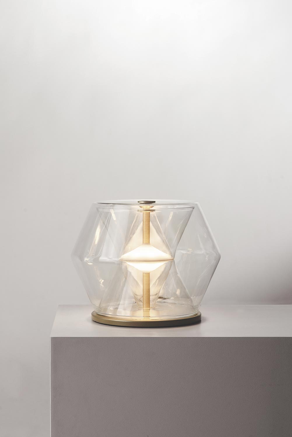 ARGYLE Table Lamp - lit | Photo: Rakumba
