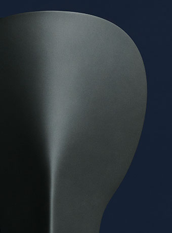 Plume Table Lamp - black | Photo: Rakumba