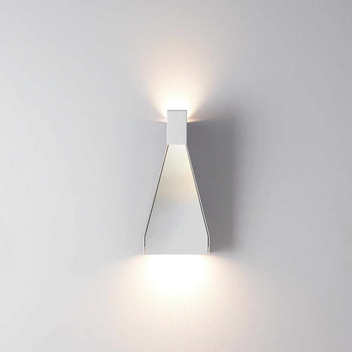 STANDLEY Wall - white | Photo: Rakumba