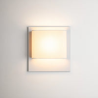 ELWOOD Indoor Landscape - white powdercoat backplate | Photo: Rakumba