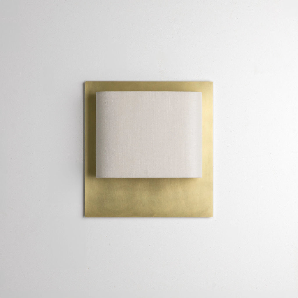 ELWOOD Indoor - brass backplate | Photo: Rakumba