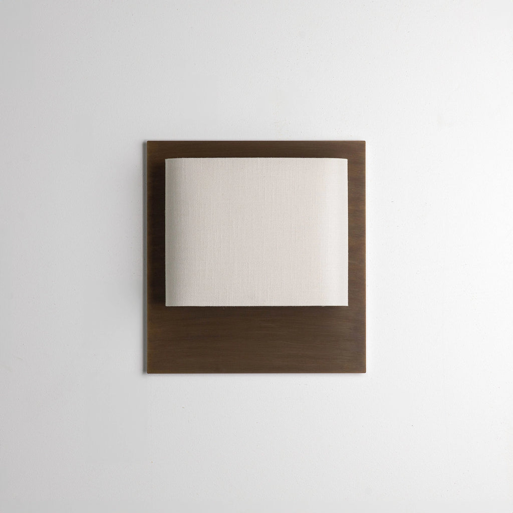 ELWOOD Indoor - patina brass backplate | Photo: Rakumba