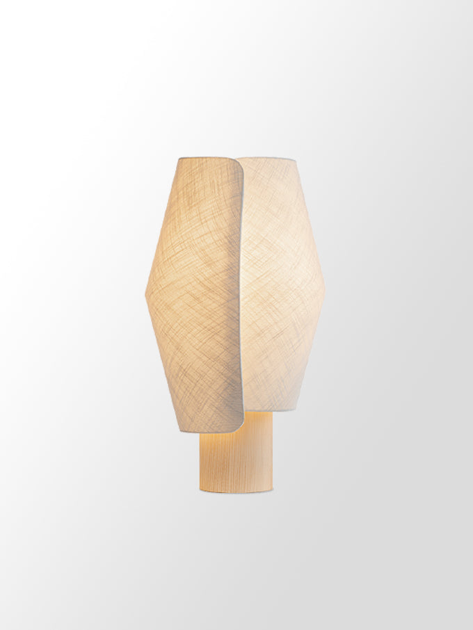 VOLUTE Table lamp - packshot | Photo: Rakumba