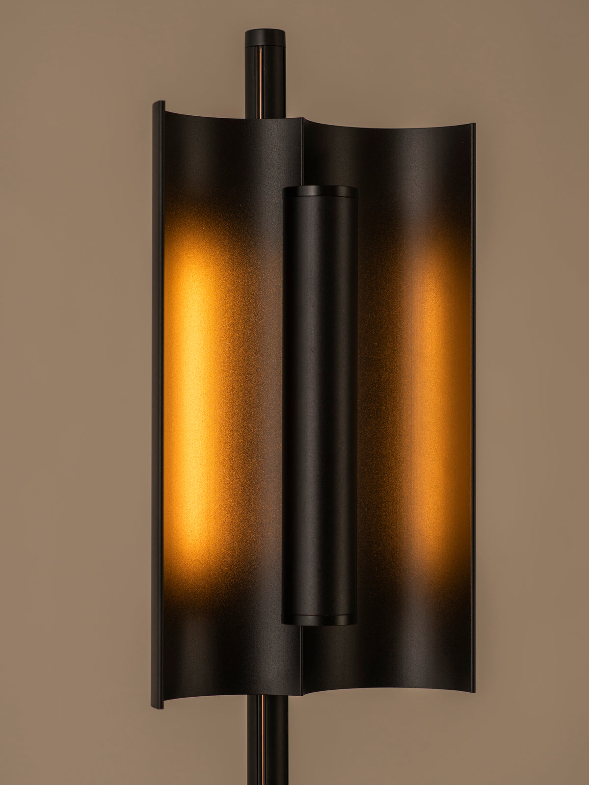 TYPOGRAPHY CILON Rib - lit | Photo: Rakumba