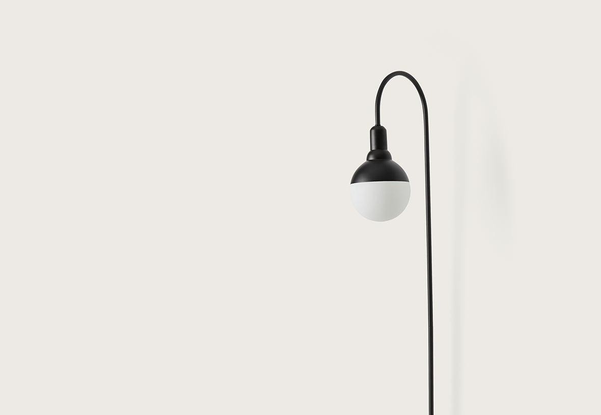 Helmet Curve Wall Lamp, image: Aromas
