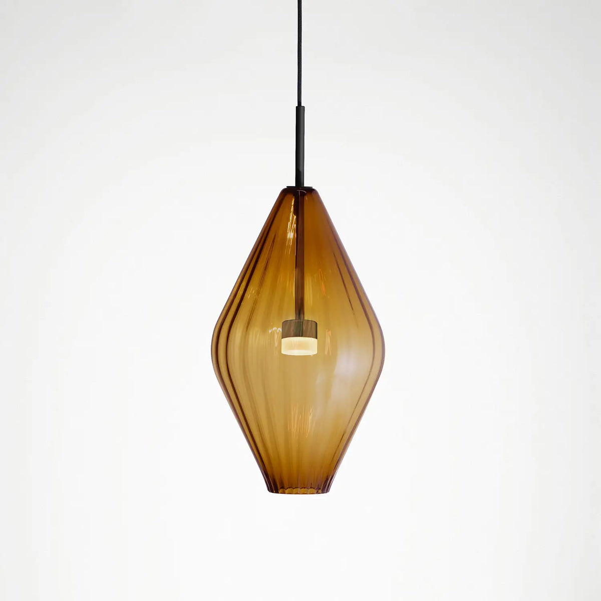 Bailey Pendant - amber | Photo: Rakumba