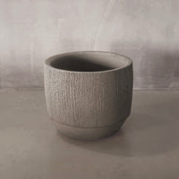 Domani Moya pot Natural Grey medium, image: Piet Boon