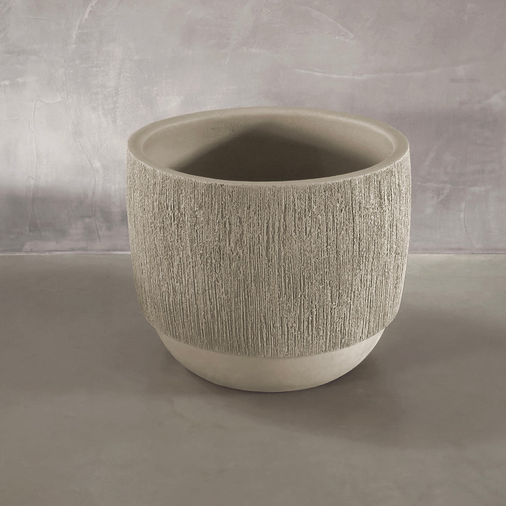 Domani Moya pot Natural White large, image: Piet Boon