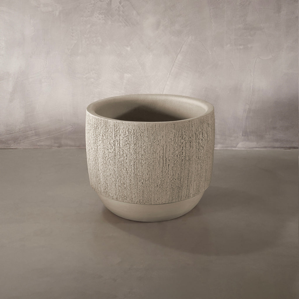 Domani Moya pot Natural White small, image: Piet Boon