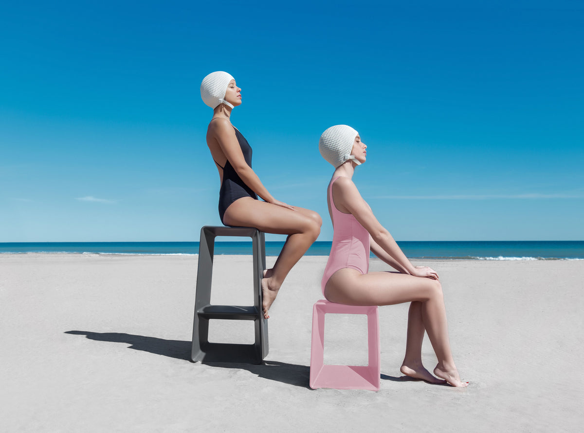 Diabla Air high stool outdoors