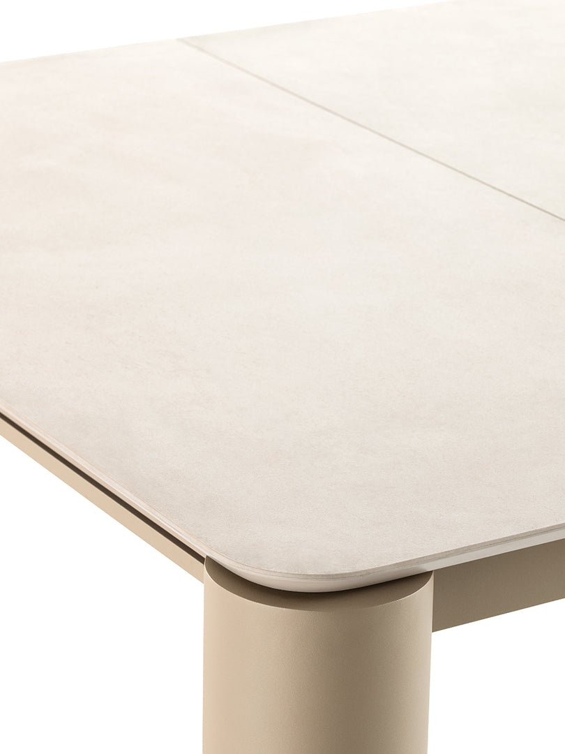 Bosc dining table, image: Gandia Blasco