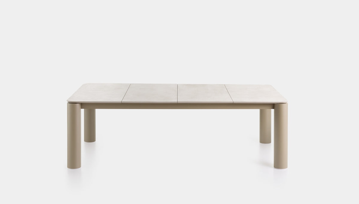 Bosc dining table, image: Gandia Blasco