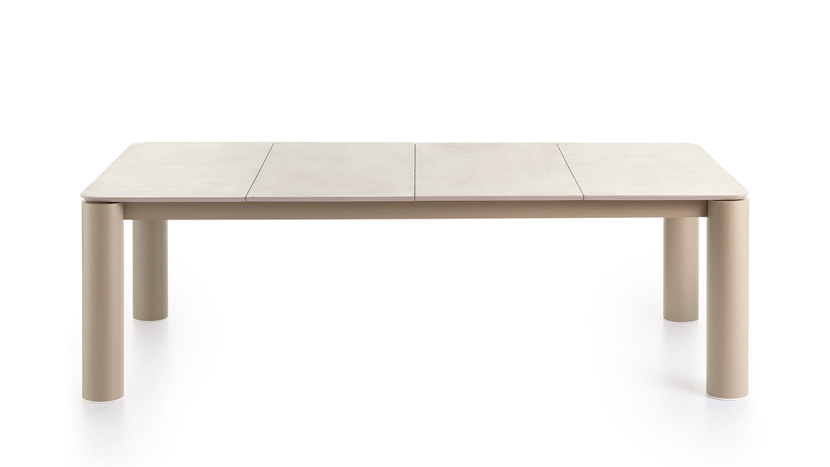 Bosc dining table, image: Gandia Blasco