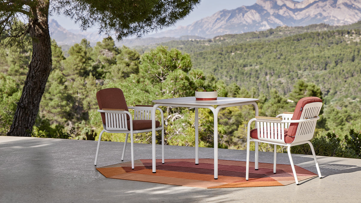 Capa Dining Table, image: Gandia Blasco