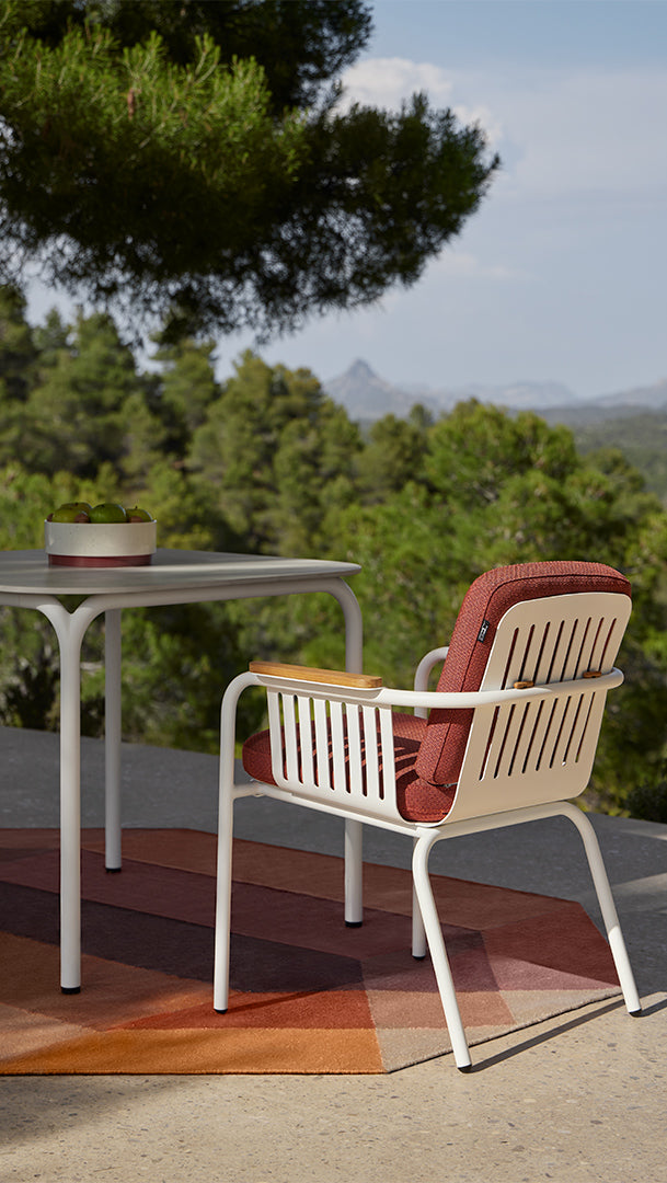 Capa Dining Table, image: Gandia Blasco