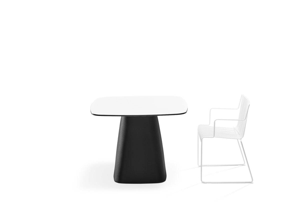 Derlot Kono Table