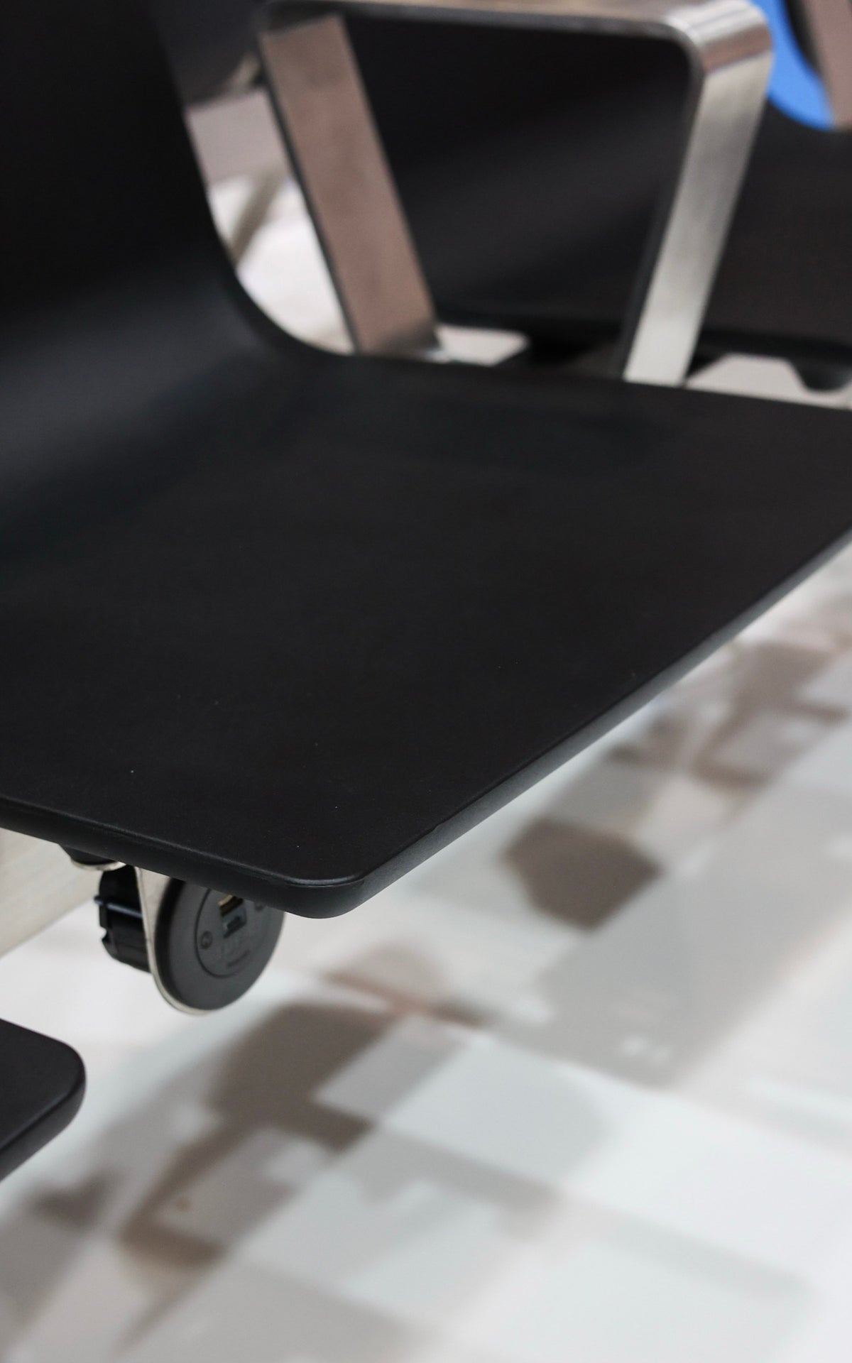 Derlot Platform, seat and power detail