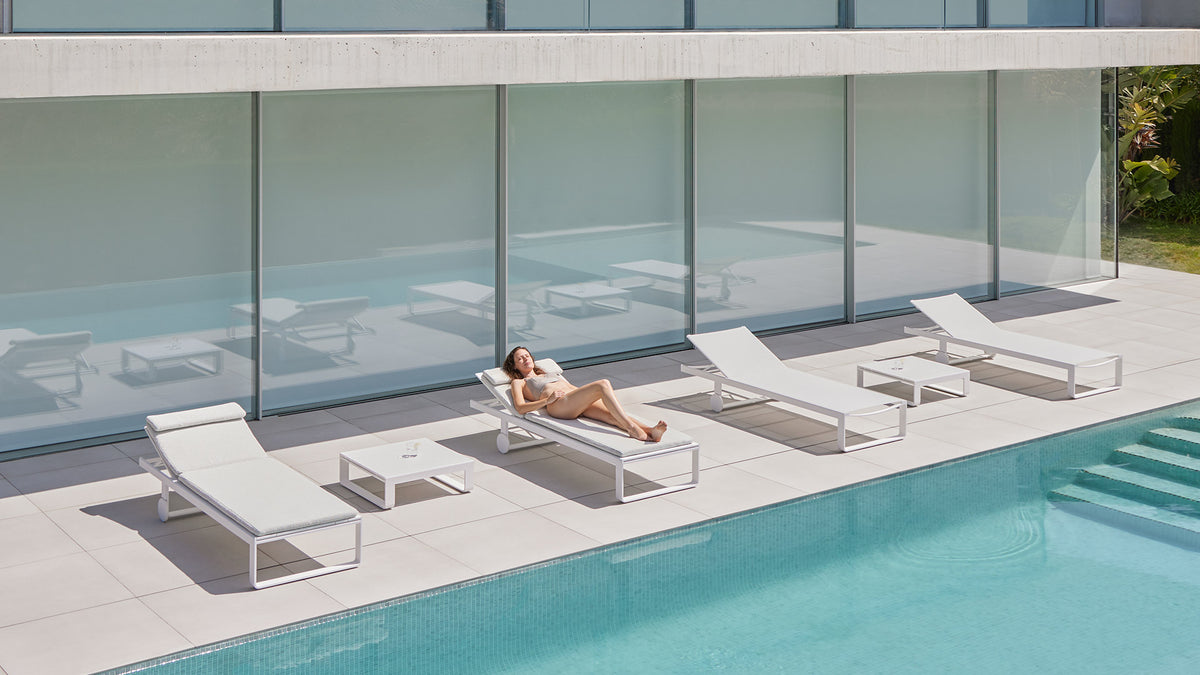 Flat Textil High Chaise Lounge