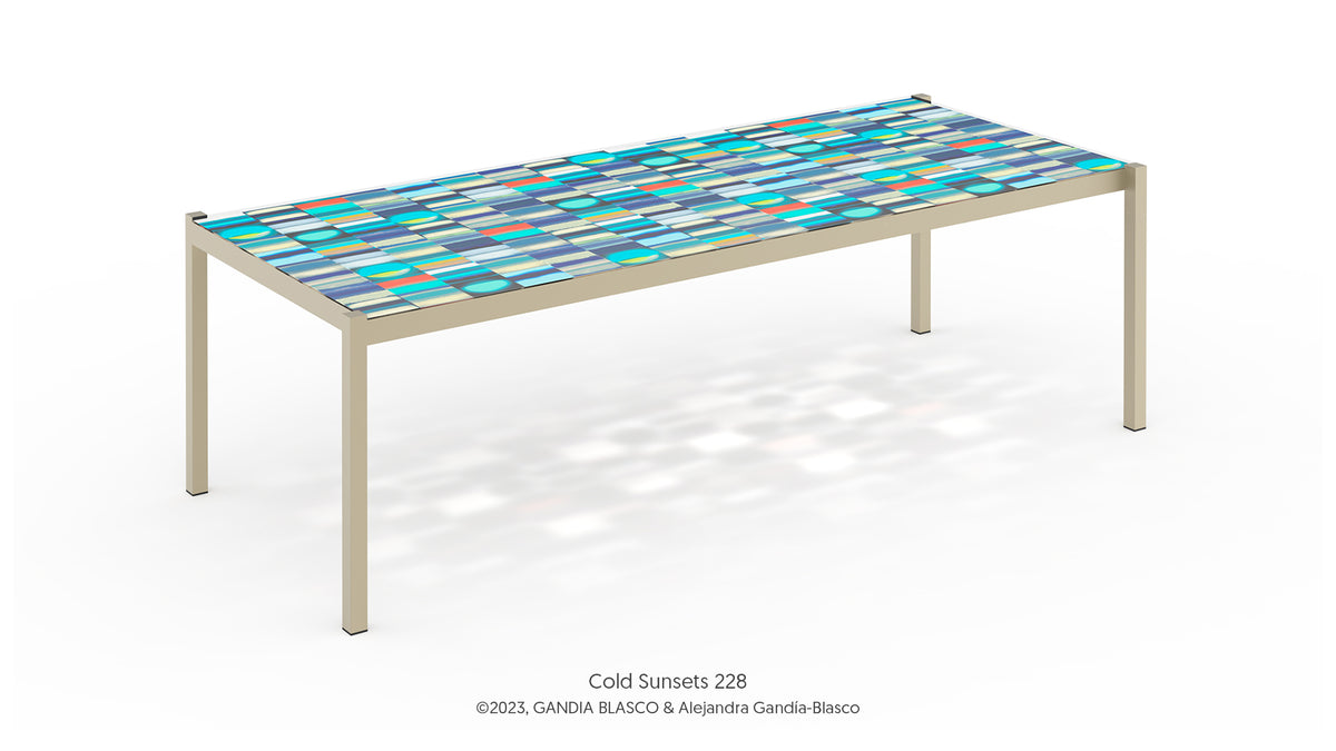 Iris dining table, image: Gandia Blasco