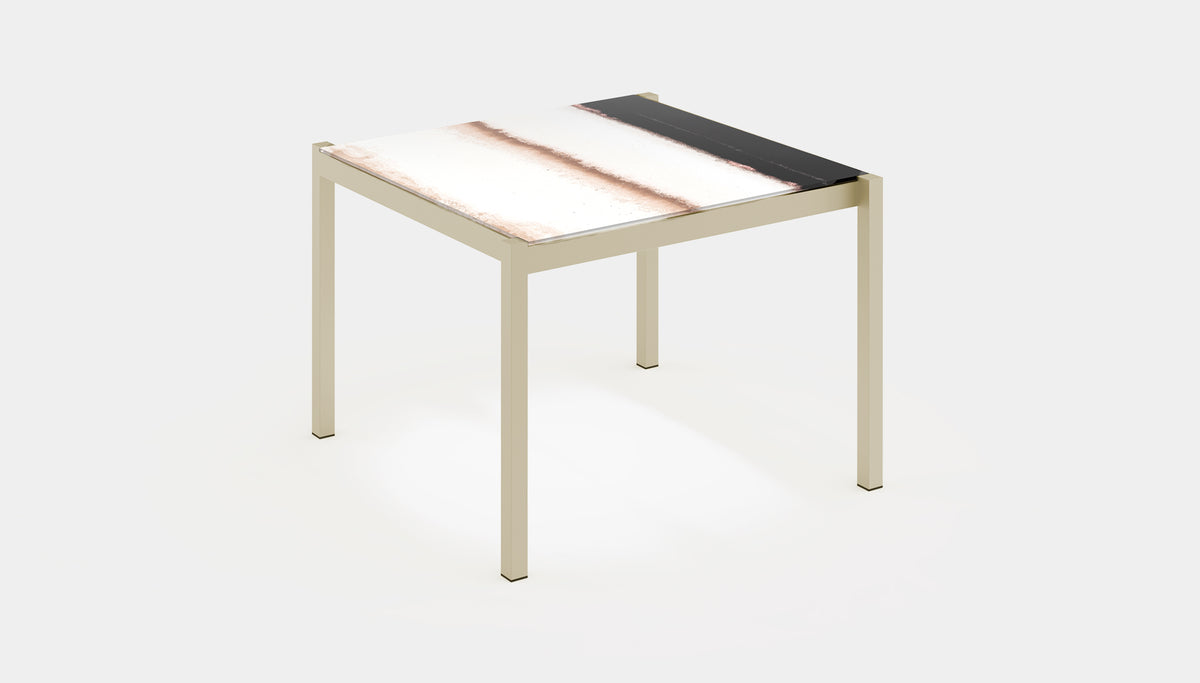 Iris dining table, image: Gandia Blasco