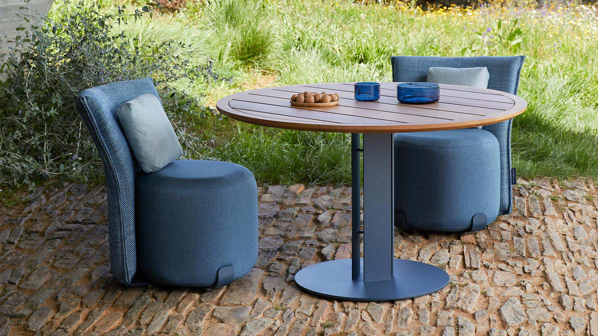 Isla dining table, image: Gandia Blasco