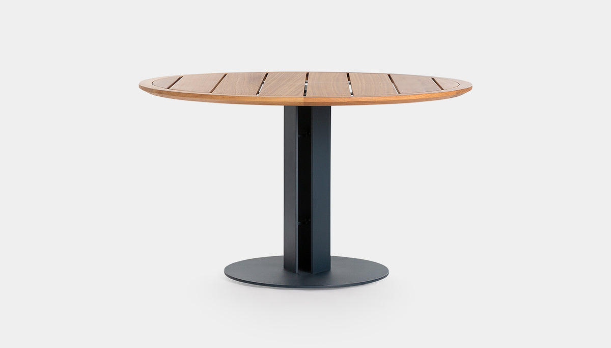 Isla dining table D130, image: Gandia Blasco