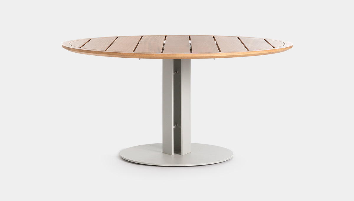 Isla dining table D150, image: Gandia Blasco