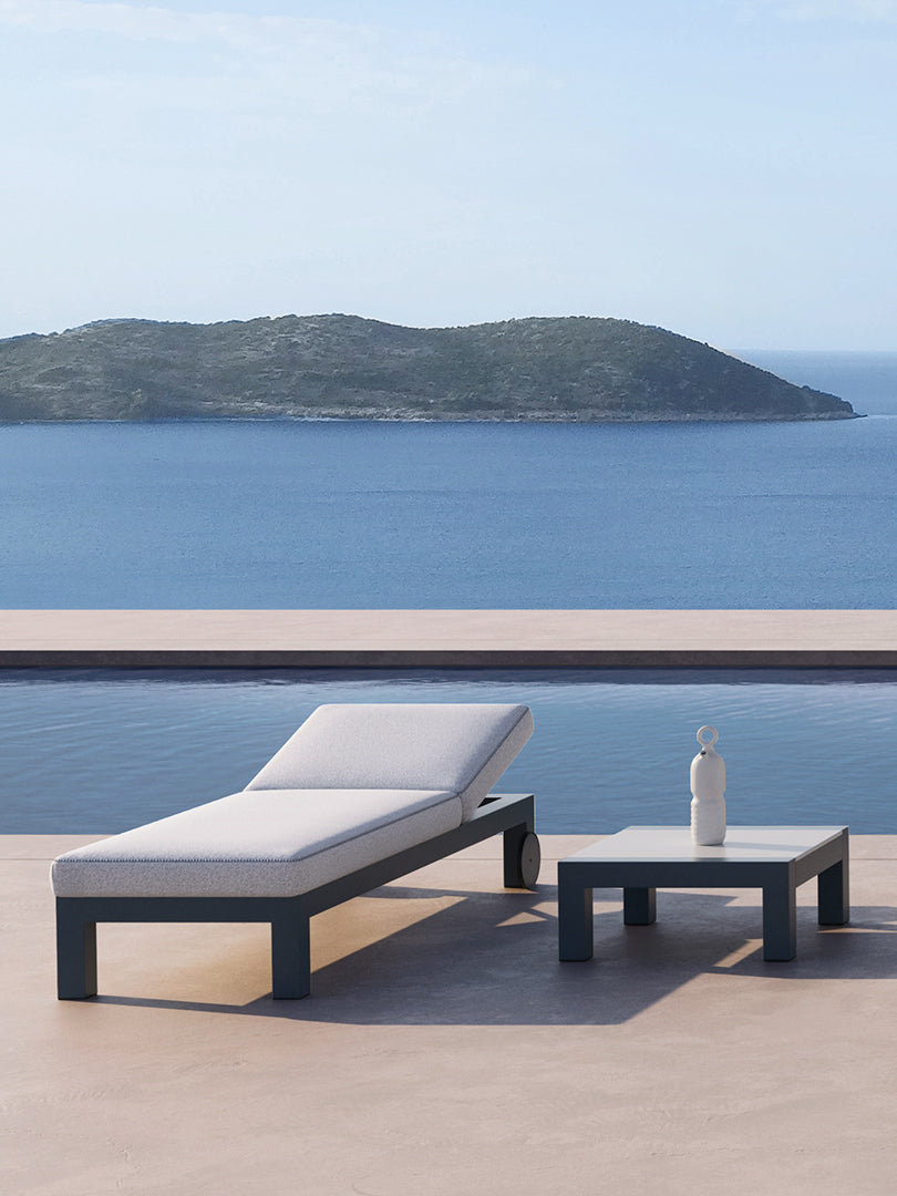 Islablanca side table, image: Gandia Blasco