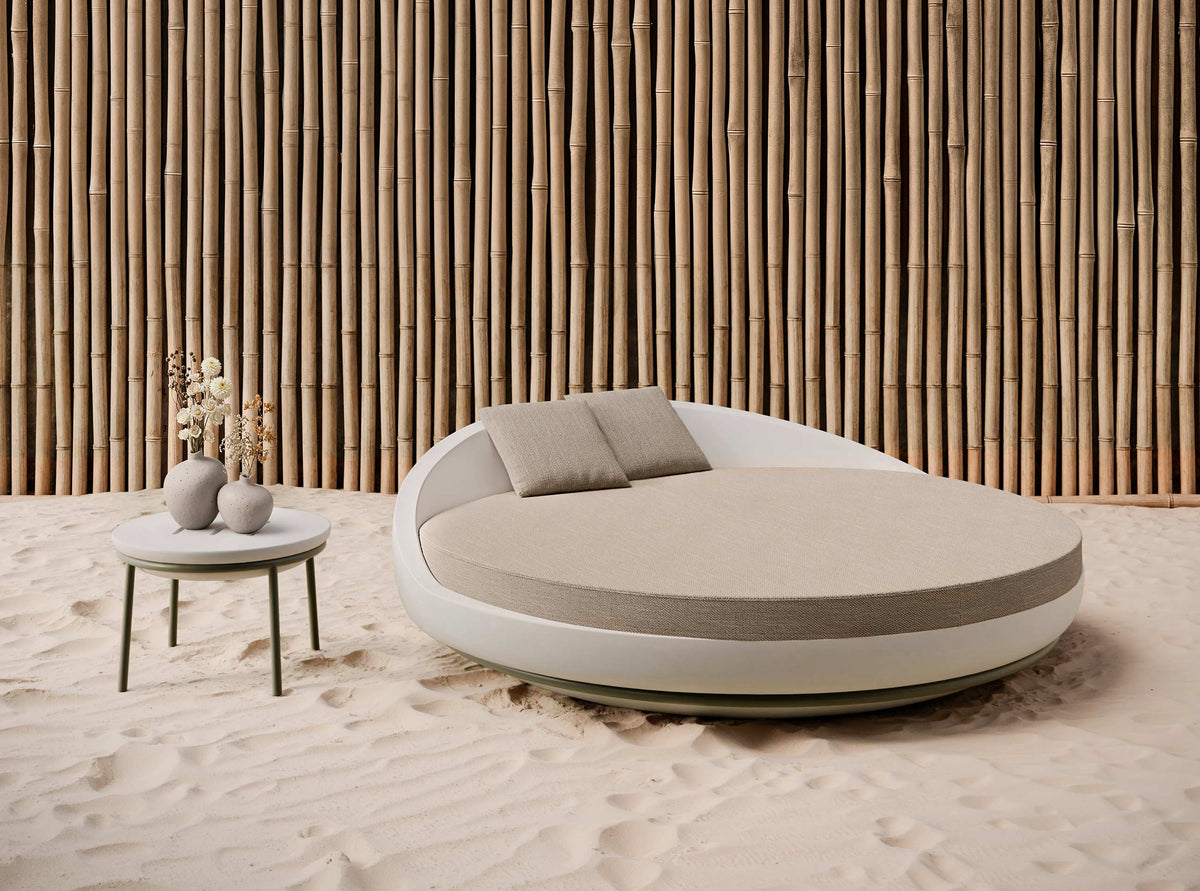 Diabla Lace Round Chill Bed, detail