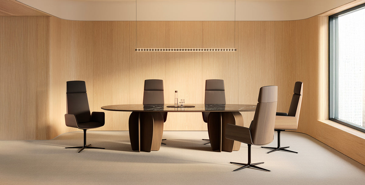 Punt Hug Executive Medium Back Chair
