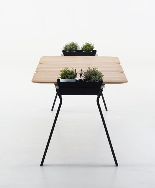 NUNC Ala dining table, end view with containers