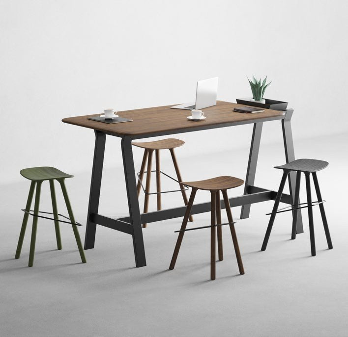 NUNC Ala bar table, walnut plates with bar stools