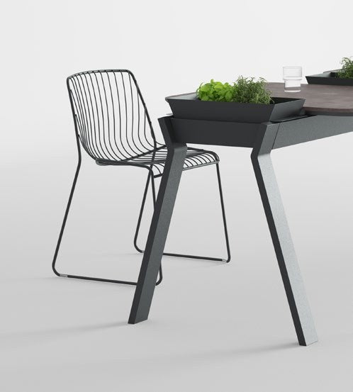 NUNC Ala table container, steel container with plants between table plates