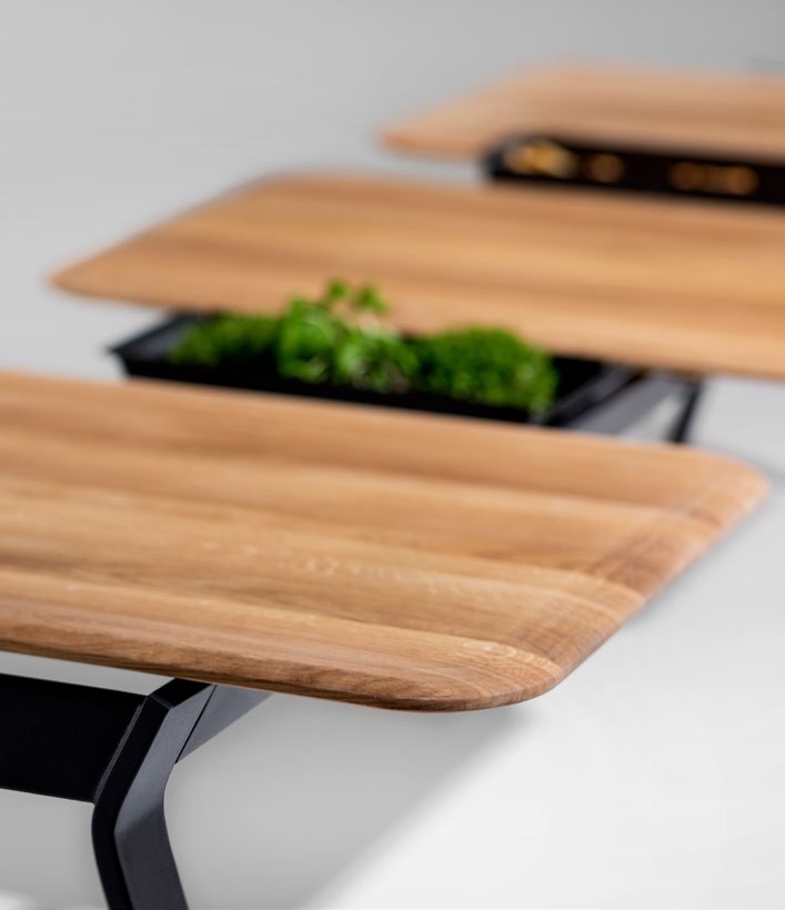 NUNC Ala table container, between two oak plates