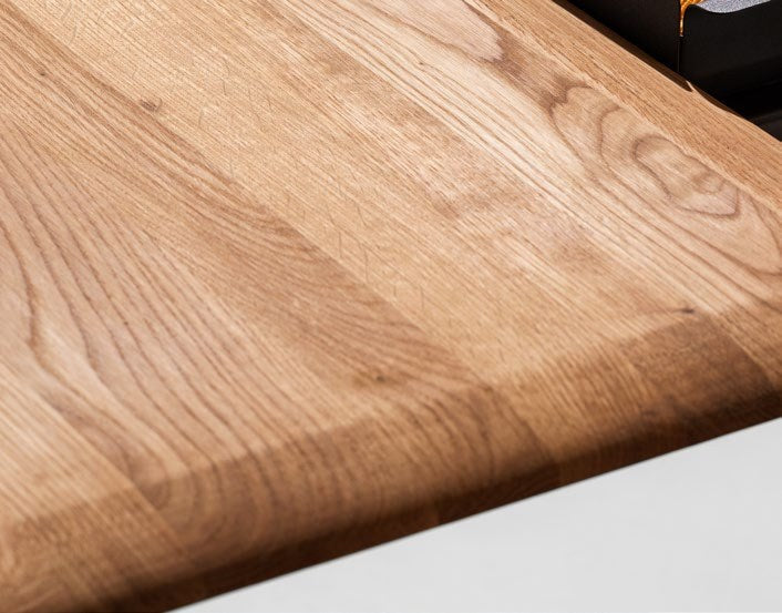 NUNC Ala table plate, solid oak plate detail