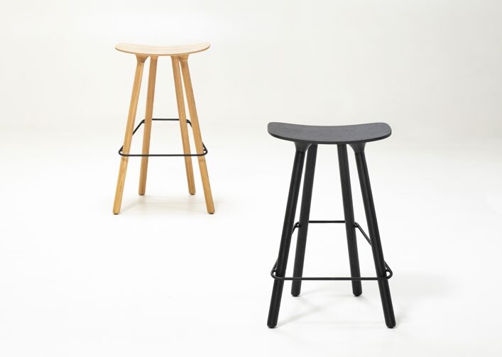NUNC Cot Wood stools, oak and black, with steel footrest