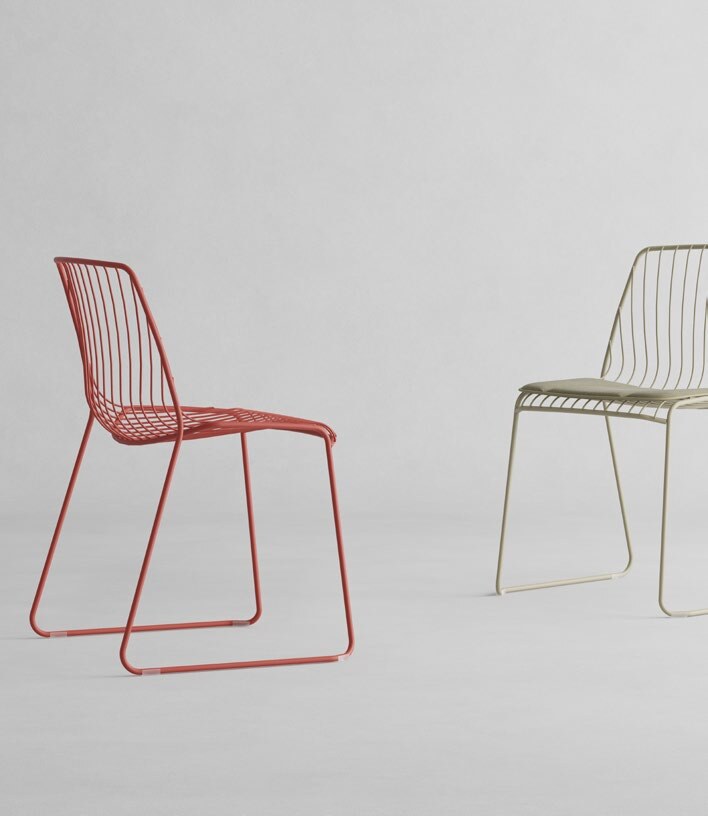 NUNC Mustra garden chair, red and cream versions