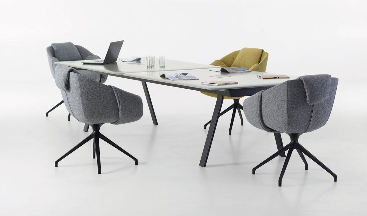 NUNC Ruvo X office chairs, around a meeting table