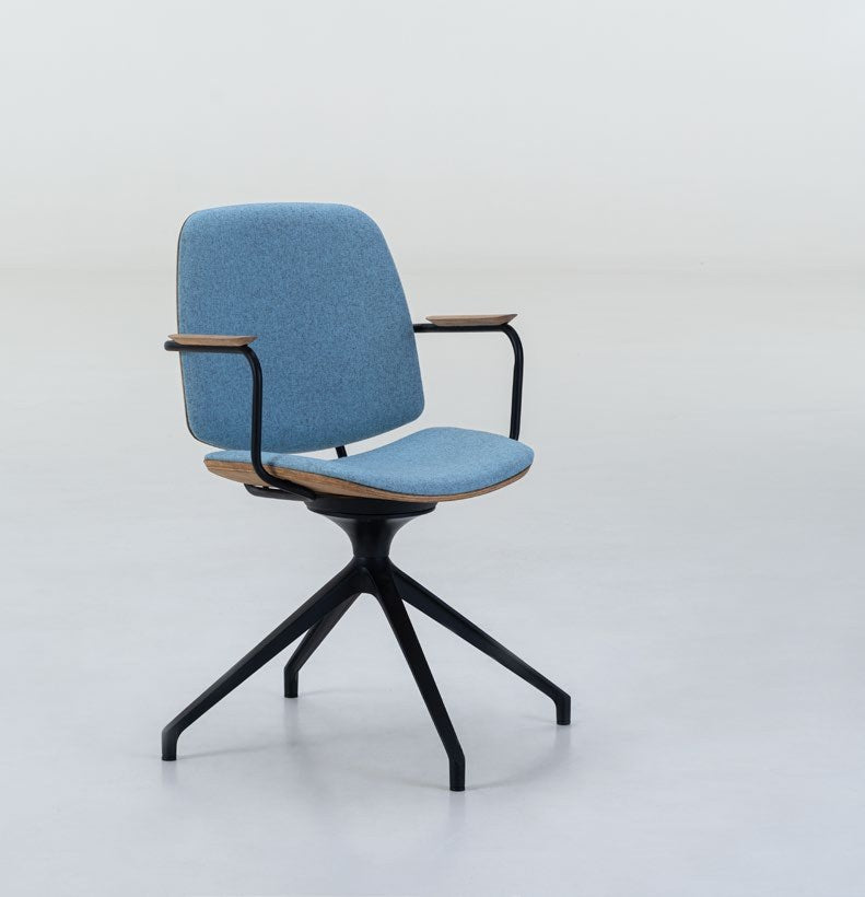NUNC Svib office chair, front view in blue fabric with oak shell