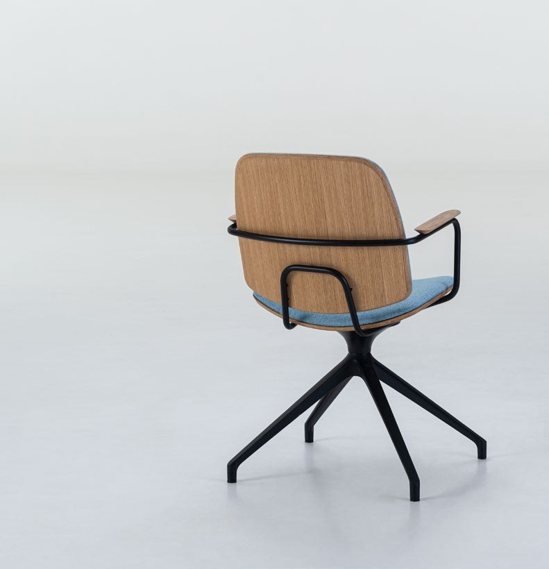 NUNC Svib office chair, rear view of the oak veneer shell